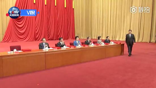 http://n.sinaimg.cn/news/crawl/w550h309/20180109/nxpV-fyqnici7786944.jpg